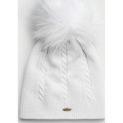 Starling - Czapka Mona. Białe czapki Starling, bez wzorów, z dzianiny. W wyprzedaży za 59.90 zł.