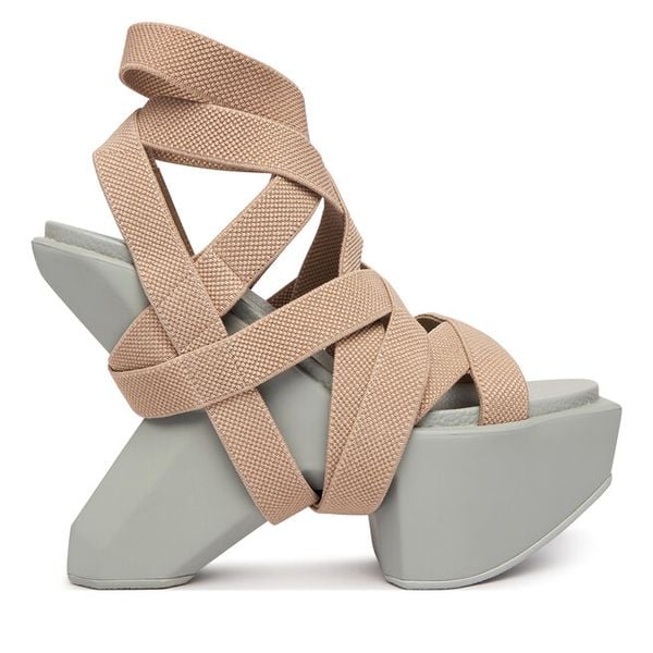 Sandały United Nude. Brązowe sandały United Nude, bez wzorów, bez obcasa, na koturnie, bez zapięcia. Za 1,399.99 zł.