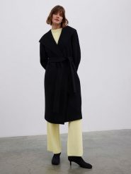 BGN Płaszcz przejściowy w kolorze czarnym rozmiar: 34. Czarne płaszcze BGN, bez wzorów, z tkaniny, bez kaptura. Za 276.05 zł.