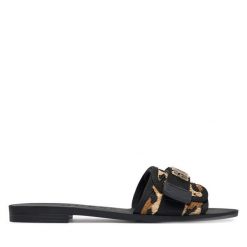 Klapki Guess. Czarne klapki Guess, z aplikacjami, bez obcasa. Za 182.99 zł.
