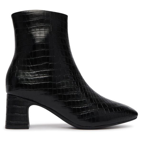 Botki Clarks. Czarne botki Clarks, bez wzorów, bez obcasa, na słupku, bez zapięcia. Za 519.99 zł.