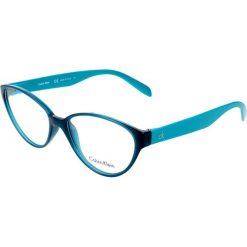 Oprawki "CK5877" w kolorze niebieskim. Niebieskie okulary przeciwsłoneczne Calvin Klein, bez wzorów, z tworzywa sztucznego. W wyprzedaży za 149.95 zł.