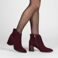 Botki damskie S. Barski, na obcasie skórzane z cholewką we wzory, bordowe, MR52-132. Czerwone botki S.BARSKI, z aplikacjami, z zamszu, bez obcasa, na obcasie, bez zapięcia. Za 322.99 zł.