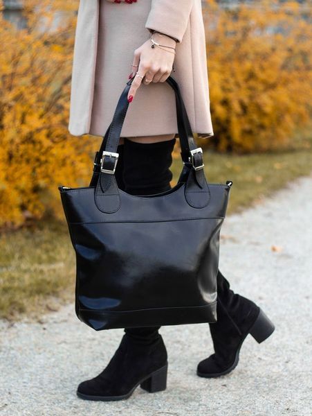 Torebka skórzana damska DAN-A T195B czarna. Czarne torebki klasyczne DAN-A, bez wzorów, ze skóry, bez dodatków. Za 399.99 zł.