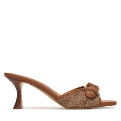 Klapki Guess. Brązowe klapki Guess, z aplikacjami, bez obcasa. Za 471.99 zł.