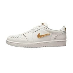 Buty damskie sportowe Air Jordan 1 Low Method of Make Wmns FN5032-100. Białe obuwie sportowe Nike, bez zapięcia, do koszykówki. Za 540.49 zł.