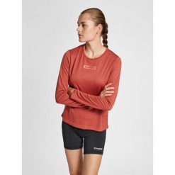 Damska koszulka z długim rękawem Hummel Te Tola. Czerwone bluzki Hummel, m, bez wzorów, sportowe, bez kołnierzyka, bez ramiączek. Za 103.00 zł.