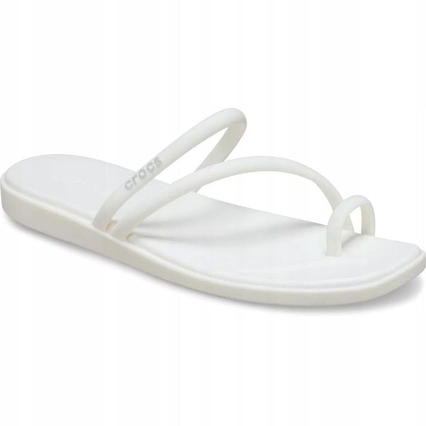 Klapki Dla Dorosłych Crocs Miami Toe Loop. Białe klapki Crocs, bez wzorów, z materiału, bez obcasa. Za 199.99 zł.