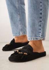 Czarne Klapki VICES Mule Ozdobione Frędzlami Koralikami i Kokardą Eathelena. Czarne klapki Renee, bez wzorów, bez obcasa, na płaskiej podeszwie. Za 119.99 zł.