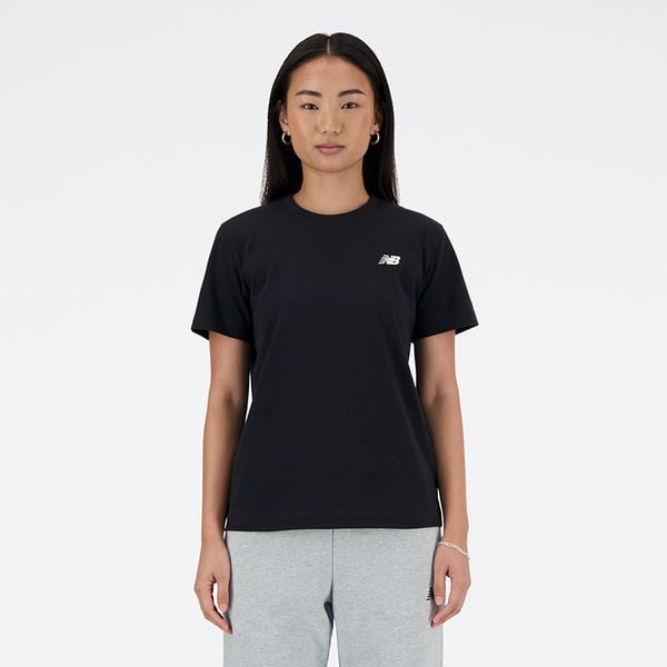 Koszulka damska New Balance WT41509BK – czarna. Czarne bluzki New Balance, s, bez wzorów, z bawełny, eleganckie, bez kołnierzyka, bez ramiączek. Za 129.99 zł.