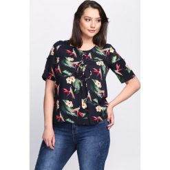 Granatowa Bluzka Wild Forest. Bluzki Born2be, l, bez wzorów, bez kołnierzyka, bez ramiączek. Za 34.99 zł.