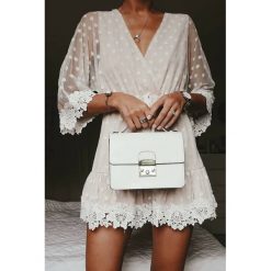 Sukienka IPSA. Sukienki Sukienka IPSA, l, bez wzorów, bez kołnierzyka, bez ramiączek, mini. W wyprzedaży za 99.00 zł.