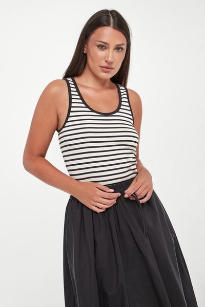 Top damski prążkowany w paski Multik WEEKEND MAX MARA. Topy Weekend Max Mara, l, bez wzorów, prążkowane, bez kołnierzyka, bez ramiączek. Za 339.00 zł.