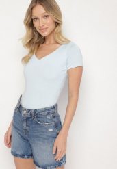 Jasnoniebieski T-shirt z Wiskozą o Dopasowanym Kroju z Dekoltem w Serek Folarisse. Niebieskie t-shirty Born2be, l, bez wzorów, z jeansu, bez kołnierzyka, bez ramiączek. Za 74.99 zł.