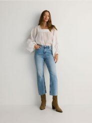 Jeansy mini flare z wysokim stanem - niebieski. Niebieskie jeansy Reserved, bez wzorów, z podwyższonym stanem. W wyprzedaży za 69.99 zł.