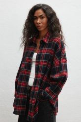 Koszula typu oversize w kratę CZERWONĄ - RENO 9361-S/M. Czerwone koszule Marsala, m, bez wzorów, z bawełny, klasyczne, bez kołnierzyka, bez ramiączek. Za 329.90 zł.