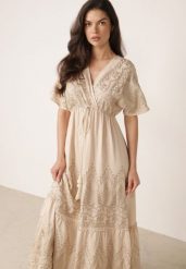 Beżowa Wiskozowa Sukienka Boho o Rozkloszowanym Kroju z Metalicznym Haftem Ameia. Brązowe sukienki Born2be, na co dzień, na lato, m, z aplikacjami, z materiału, boho, bez kołnierzyka, bez ramiączek, maxi, proste. Za 139.99 zł.