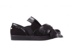 Trampki Bayla-172 M002 Czarny, Skóra naturalna - 37. Czarne trampki Bayla, bez wzorów, z lakierowanej skóry, bez zapięcia. W wyprzedaży za 89.10 zł.