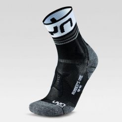 Skarpety do biegania damskie Uyn Runner's One Short. Czarne skarpety Uyn, bez wzorów. Za 89.99 zł.