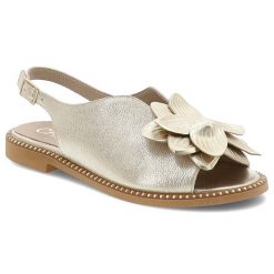 Sandały damskie Chebello, eleganckie skórzane z ozdobnym kwiatem na płaskim obcasie na sprzączkę, złote, 4729-523. Żółte sandały CheBello, z aplikacjami, eleganckie, bez obcasa, na płaskiej podeszwie, bez zapięcia. Za 369.00 zł.