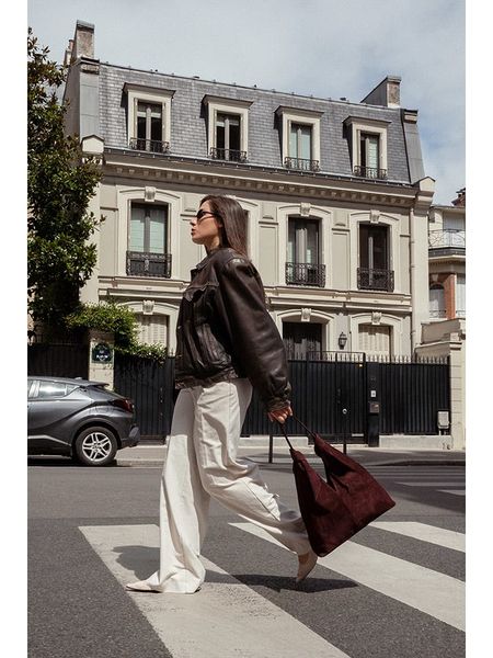 Christian Laurier Skórzana torebka "Elan" w kolorze bordowym - 38 x 40 x 10 cm rozmiar: onesize. Czerwone torby na ramię Christian Laurier, bez wzorów, z materiału, na ramię, bez dodatków. Za 355.78 zł.