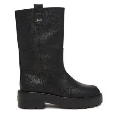 Kozaki Tommy Jeans. Czarne kozaki Tommy Jeans, z jeansu, bez obcasa, na płaskiej podeszwie, bez zapięcia. Za 799.99 zł.