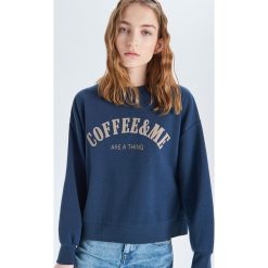 Bluza oversize z nadrukiem - Granatowy. Bluzy marki Cropp. W wyprzedaży za 29.99 zł.