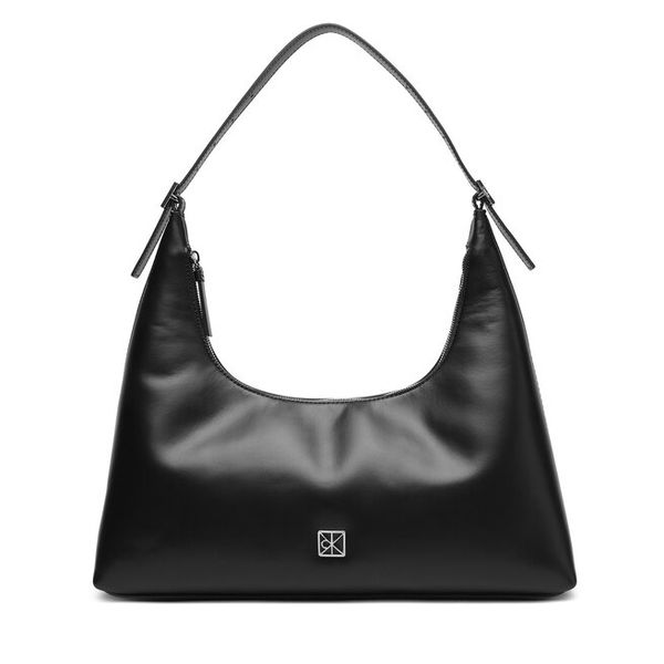 Torebka Calvin Klein. Czarne torebki klasyczne Calvin Klein, bez wzorów, bez dodatków. Za 719.99 zł.