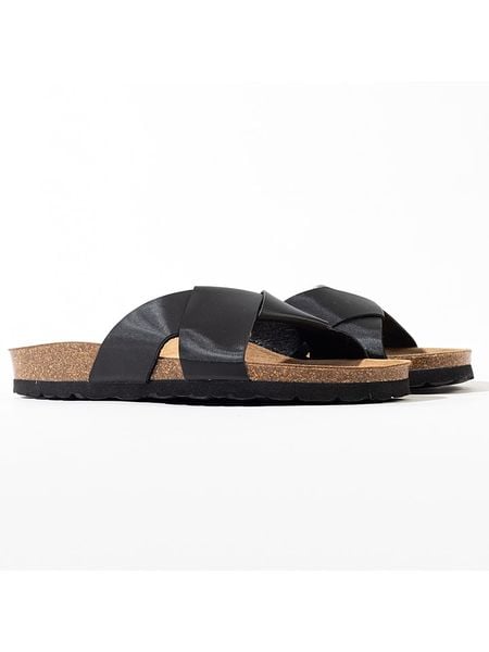 Sunbay Klapki "Santa" w kolorze czarnym rozmiar: 37. Czarne klapki Sunbay, bez wzorów, z otwartym noskiem, bez obcasa. Za 139.95 zł.