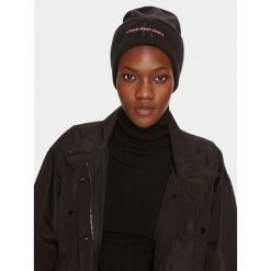 Czapka Calvin Klein. Czarne czapki Calvin Klein, bez wzorów. Za 219.99 zł.