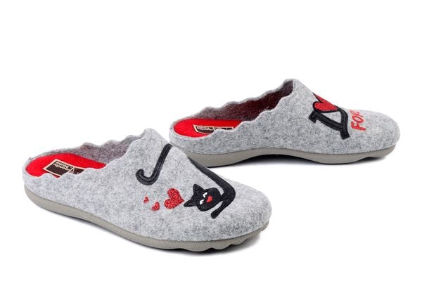 MANITU 320091-91 hellgrau, kapcie damskie. Szare obuwie domowe Manitu, bez wzorów, bez zapięcia. Za 132.93 zł.