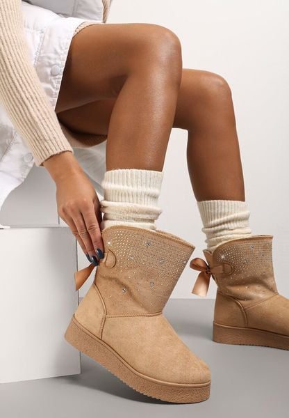 Beżowe Śniegowce Susitna. Brązowe trapery i śniegowce Renee, z futra, przed kolano. Za 44.99 zł.