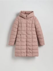Pikowany płaszcz - jasnofioletowy. Fioletowe płaszcze Reserved, l, bez wzorów, z tkaniny, bez kaptura. W wyprzedaży za 59.99 zł.