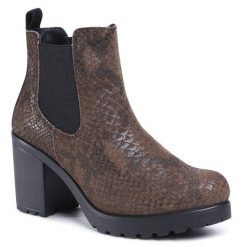 Botki Lasocki. Brązowe botki Lasocki, bez wzorów, bez obcasa, na słupku, bez zapięcia. Za 111.99 zł.