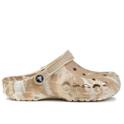 Klapki sportowe unisex Crocs BAYA MARBLED CLOG. Brązowe klapki Crocs, bez zapięcia. Za 179.00 zł.