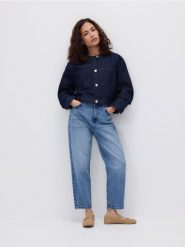 Jeansy mom fit slim z krótszą nogawką - niebieski. Niebieskie jeansy Reserved, bez wzorów. Za 129.99 zł.