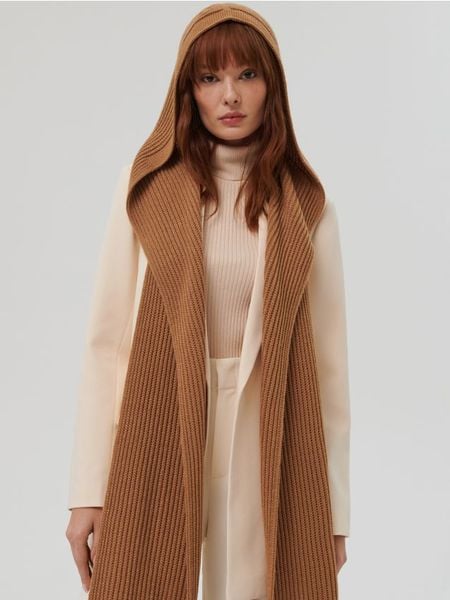 Szalik - beżowy. Brązowe szaliki Sinsay, bez wzorów, z dzianiny. Za 45.99 zł.