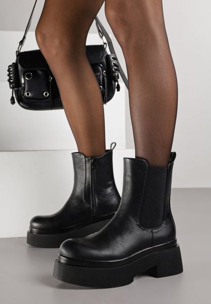 Czarne Botki Sztyblety na Grubej Podeszwie Tevinda. Czarne botki Born2be, na jesień, bez wzorów, z jeansu, bez obcasa, na płaskiej podeszwie, bez zapięcia. Za 169.99 zł.