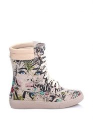 Streetfly Botki w kolorze beżowym ze wzorem rozmiar: 38. Brązowe botki Streetfly, bez wzorów, z materiału, bez obcasa, na platformie, bez zapięcia. Za 277.45 zł.