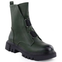 Workery damskie botki na platformie zielone Jezzi RMR2150-19. Zielone botki Jezzi, bez wzorów, ze skóry ekologicznej, bez obcasa, na platformie, bez zapięcia. Za 189.99 zł.