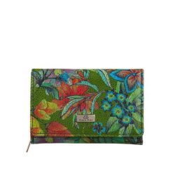 Portfel damski z suwakiem BajuBaj ze skóry naturalnej – styl i funkcjonalność PD1225cs157RFID. Zielone portfele bez wzorów, ze skóry. Za 170.00 zł.