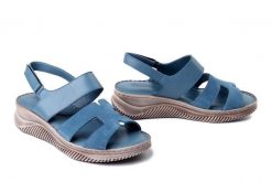 ARTIKER RELAKS 58C2015 niebieski, sandały damskie. Niebieskie sandały Artiker Relaks, bez wzorów, ze skóry, bez obcasa, na koturnie, bez zapięcia. Za 229.90 zł.