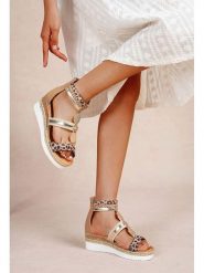 Foreverfolie Sandały w kolorze jasnobrązowym na koturnie rozmiar: 37. Brązowe sandały Foreverfolie, bez wzorów, z otwartym noskiem, bez obcasa, na koturnie, bez zapięcia. Za 130.99 zł.