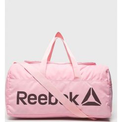 Reebok - Torba sportowa. Czerwone torby na ramię Reebok, bez wzorów, z materiału, sportowe, na ramię, bez dodatków. W wyprzedaży za 99.90 zł.