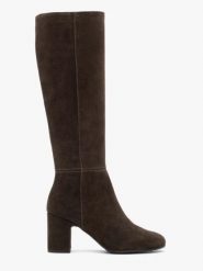 Ciemnobrązowe kozaki na słupku. Brązowe kozaki Ryłko, ze skóry, z okrągłym noskiem, bez obcasa, na słupku, bez zapięcia. Za 649.99 zł.