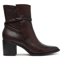 Botki Tamaris. Brązowe botki Tamaris, bez wzorów, bez obcasa, na słupku, bez zapięcia. Za 484.99 zł.