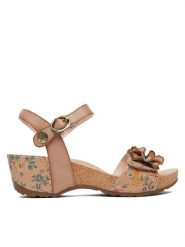 Laura Vita Sandały Daphneo 07 Beżowy. Brązowe sandały Laura Vita, bez wzorów, ze skóry, bez obcasa, na koturnie, bez zapięcia. Za 439.99 zł.