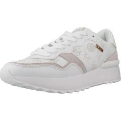 Kapcie GUESS LEL12 Biały. Białe obuwie domowe Guess, z aplikacjami, ze skóry, bez zapięcia. Za 485.99 zł.
