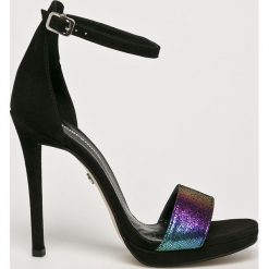 Solo Femme - Sandały. Czarne sandały Solo Femme, bez wzorów, z materiału, bez obcasa, na obcasie, bez zapięcia. W wyprzedaży za 269.90 zł.