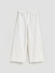 Jeansy wide leg z ozdobną wstawką - biały. Białe jeansy Reserved, bez wzorów. Za 149.99 zł.